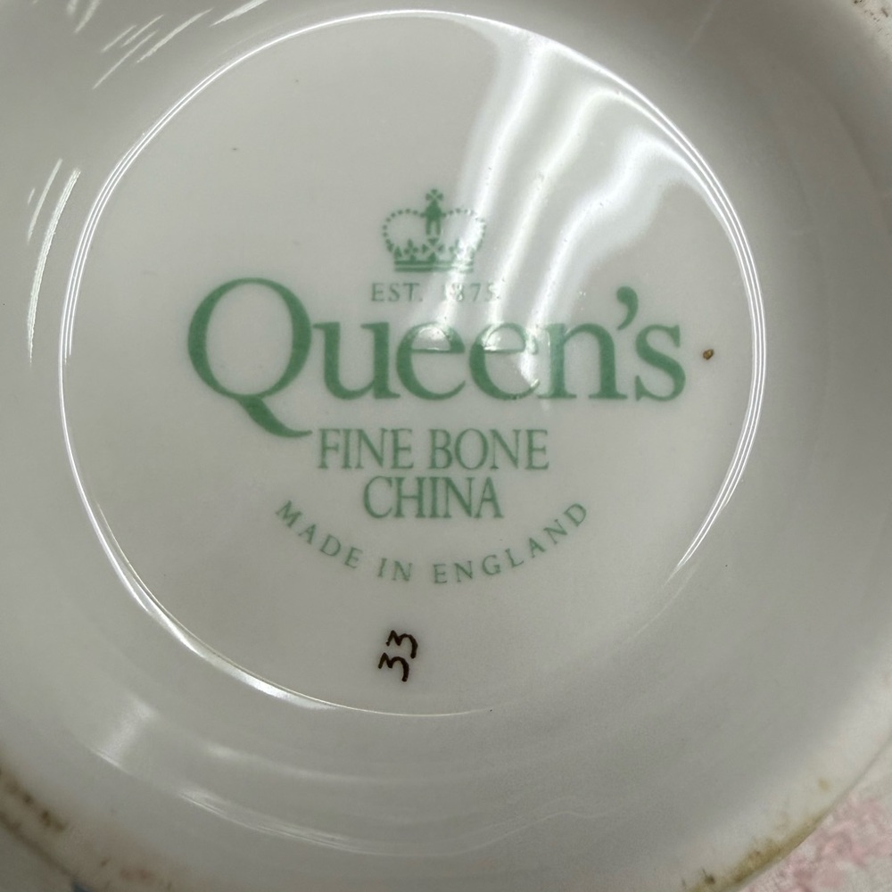 Vintage Queens Fine Bone China Floral Sugar or Trinket Bowl with Lid Vintage - Picture 3 of 12